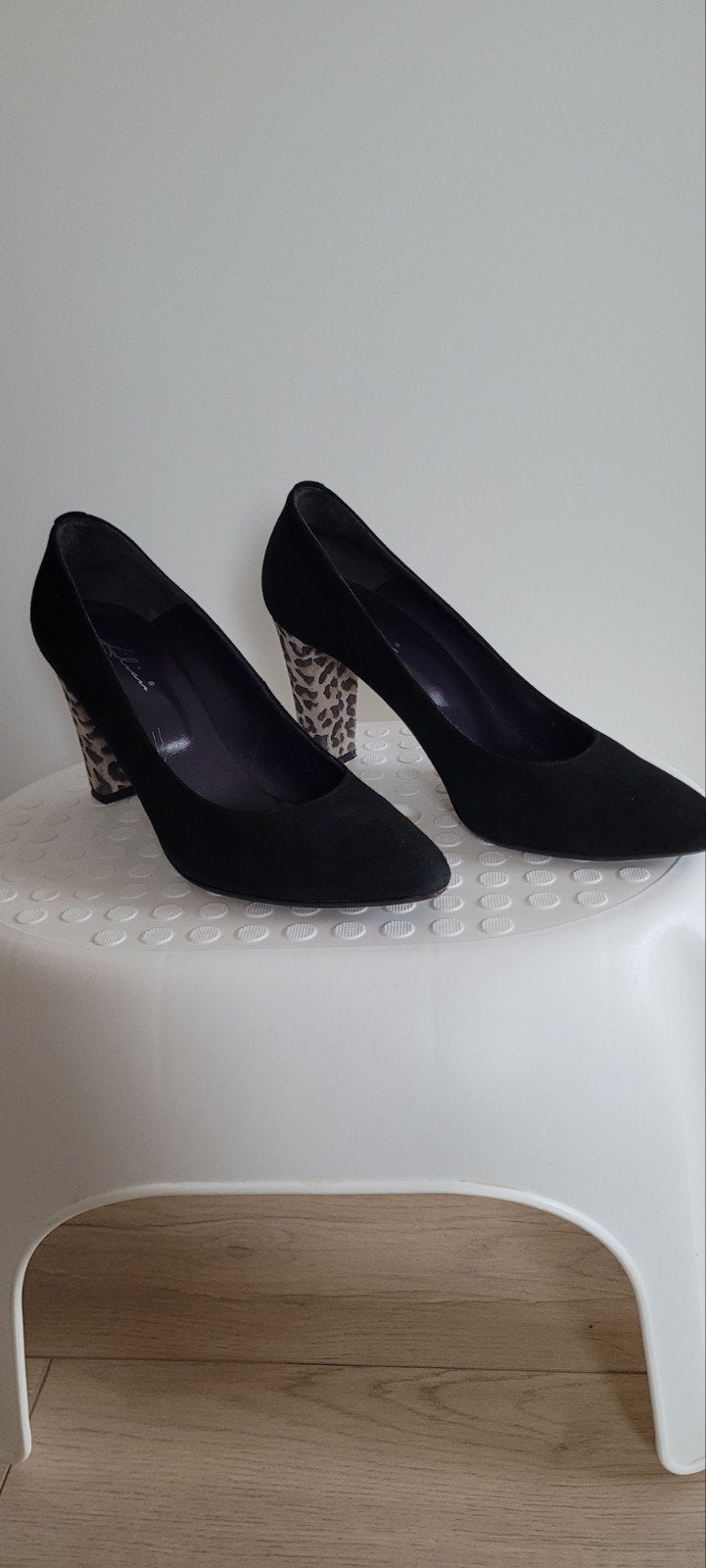 Lilian zwarte pumps met luipaardprint hak - Maat 37, Pumps, Lilian, Zwart, Ophalen of Verzenden