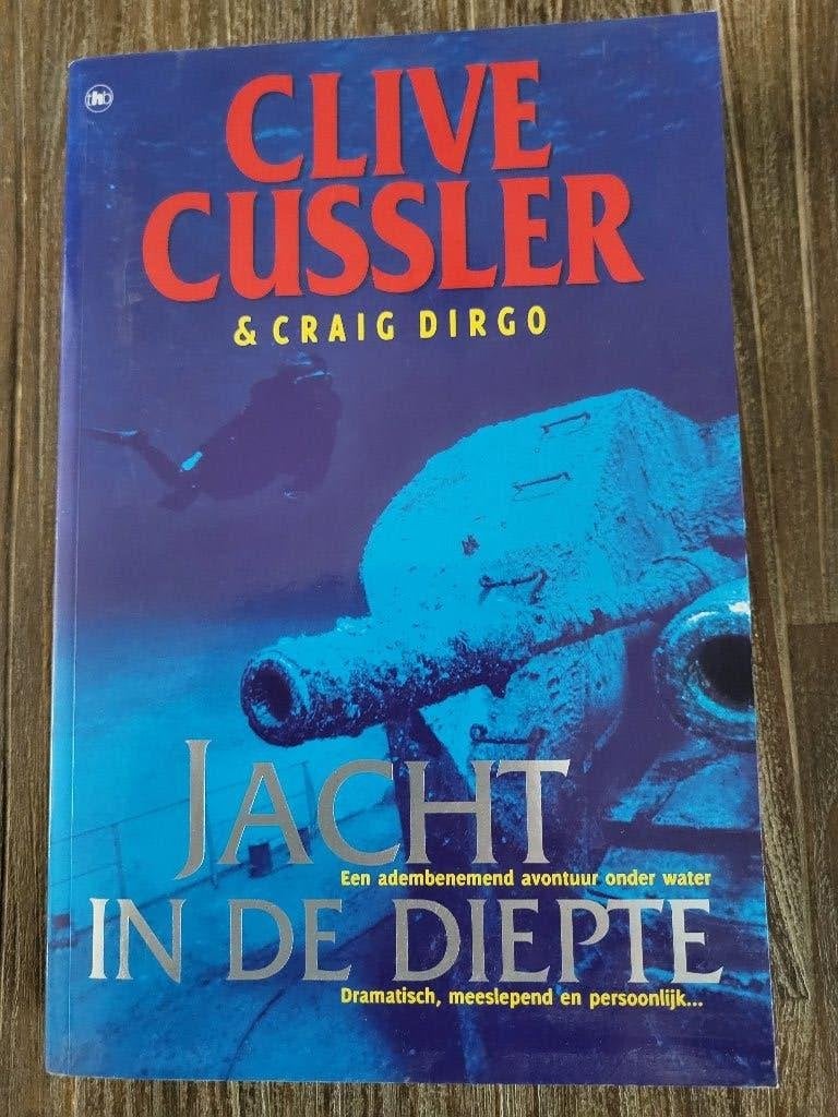 Jacht in de diepte - Clive Cussler, Boeken, Avontuur en Actie, Ophalen of Verzenden, Zo goed als nieuw, Clive Cussler