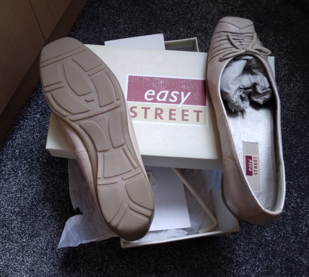 NIEUWE damesschoenen maat 40 / laag model / crèmekleurig, Beige, Easy Street, Nieuw, Ballerina's