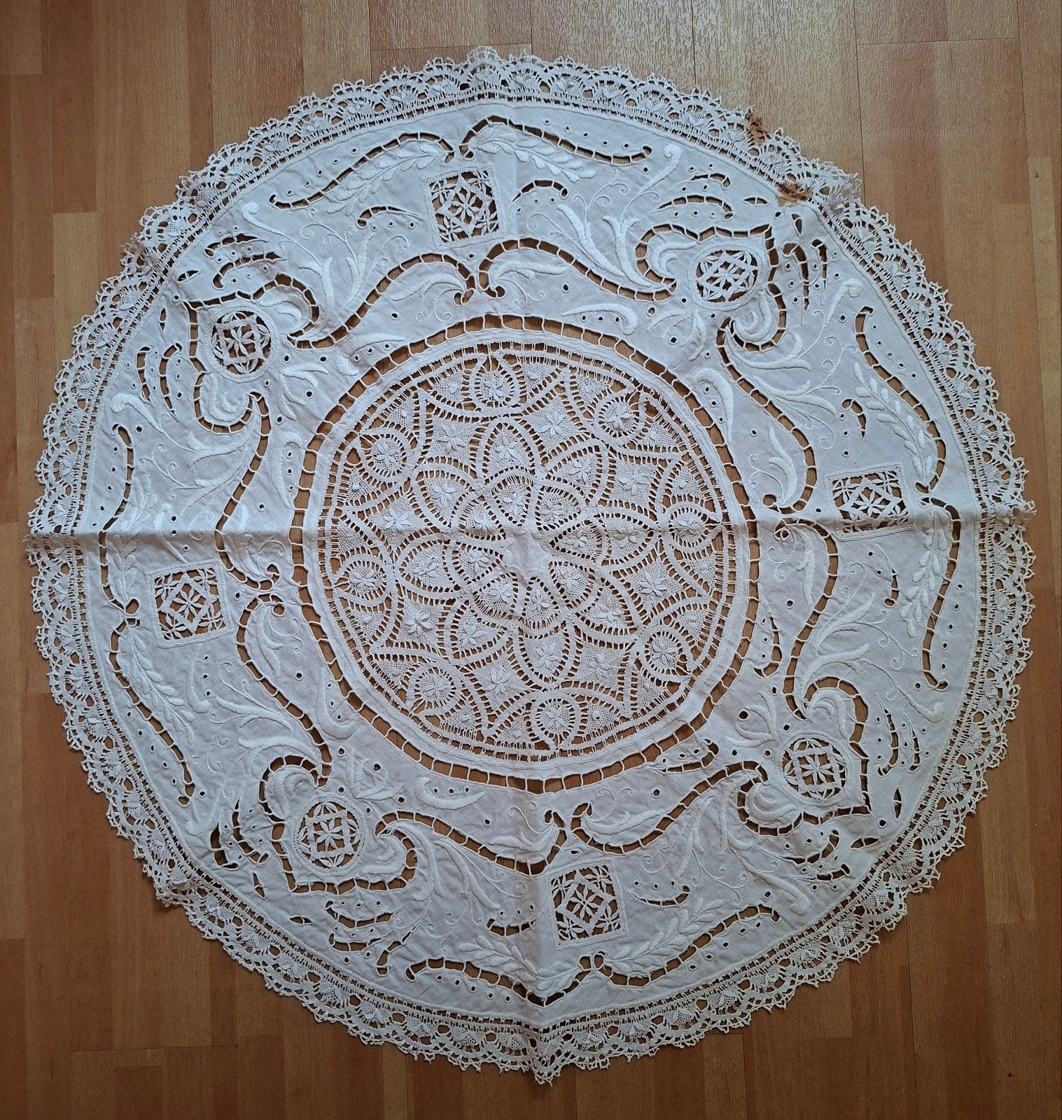 Antiek Kleedje met Veel Handgekloste Kant Kantklossen, Ophalen of Verzenden