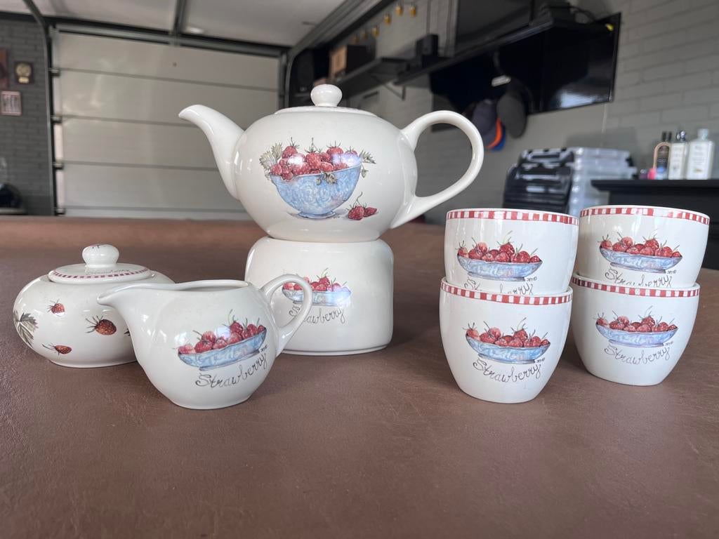 Jet ter Steege Strawberry theeservies - theepot, suikerpot,, Ophalen, Zo goed als nieuw, Overige stijlen, Aardewerk