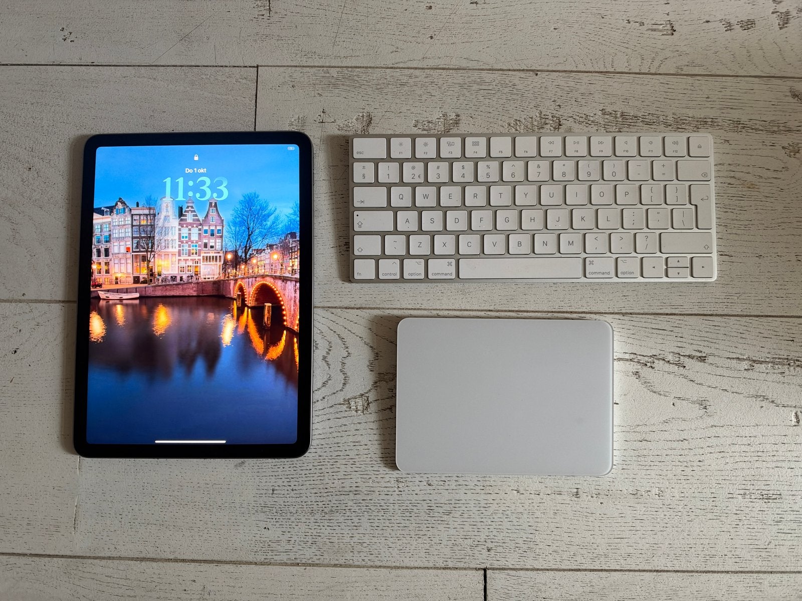 Foto 2 van iPad Air 11 inch (M4) met Magic Keyboard en Magic Trackpad