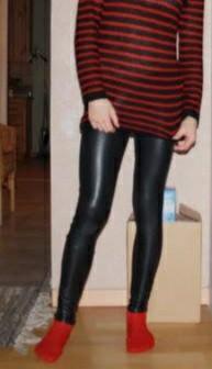 pu imitatieleren legging gecombineerd met rode pu sokken, Kleding | Dames, Verzenden, Nieuw, Zwart, Lang