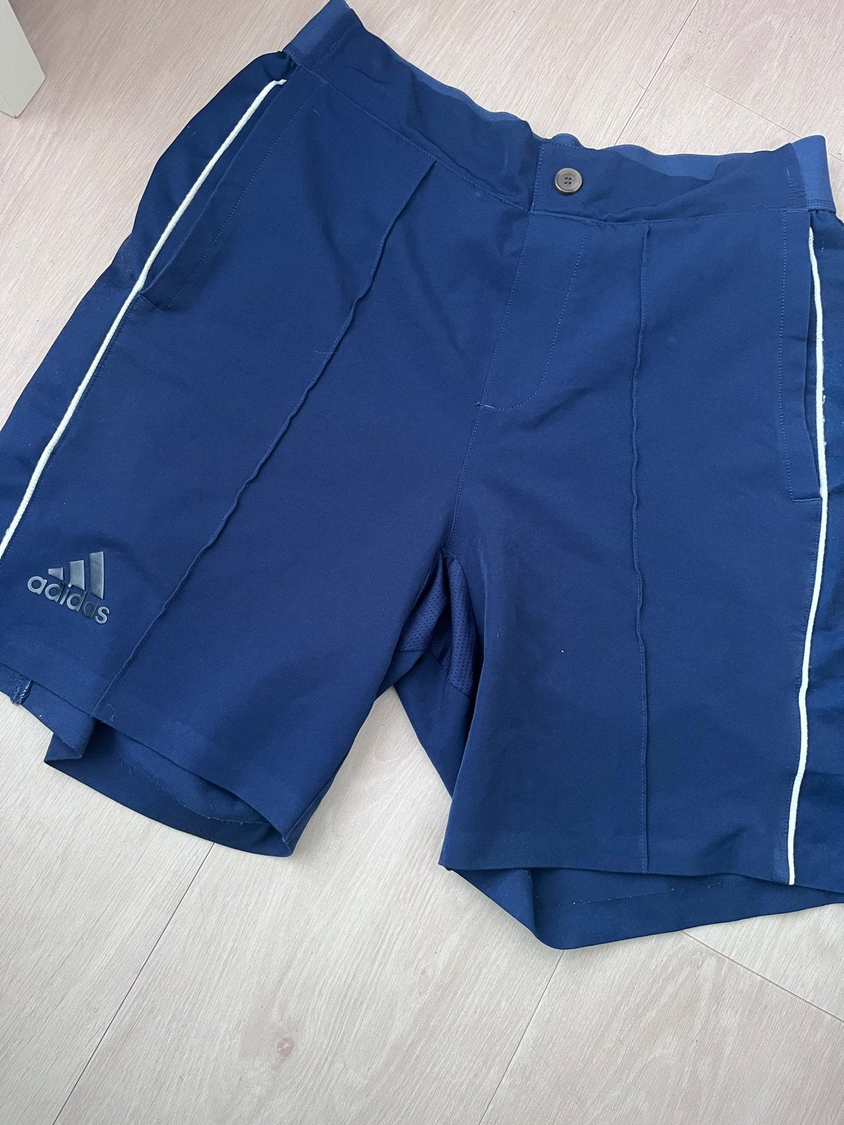 Adidas Pharell Williams Shorts - Maat M, Ophalen of Verzenden, Zo goed als nieuw, Algemeen, Maat 48/50 (M)