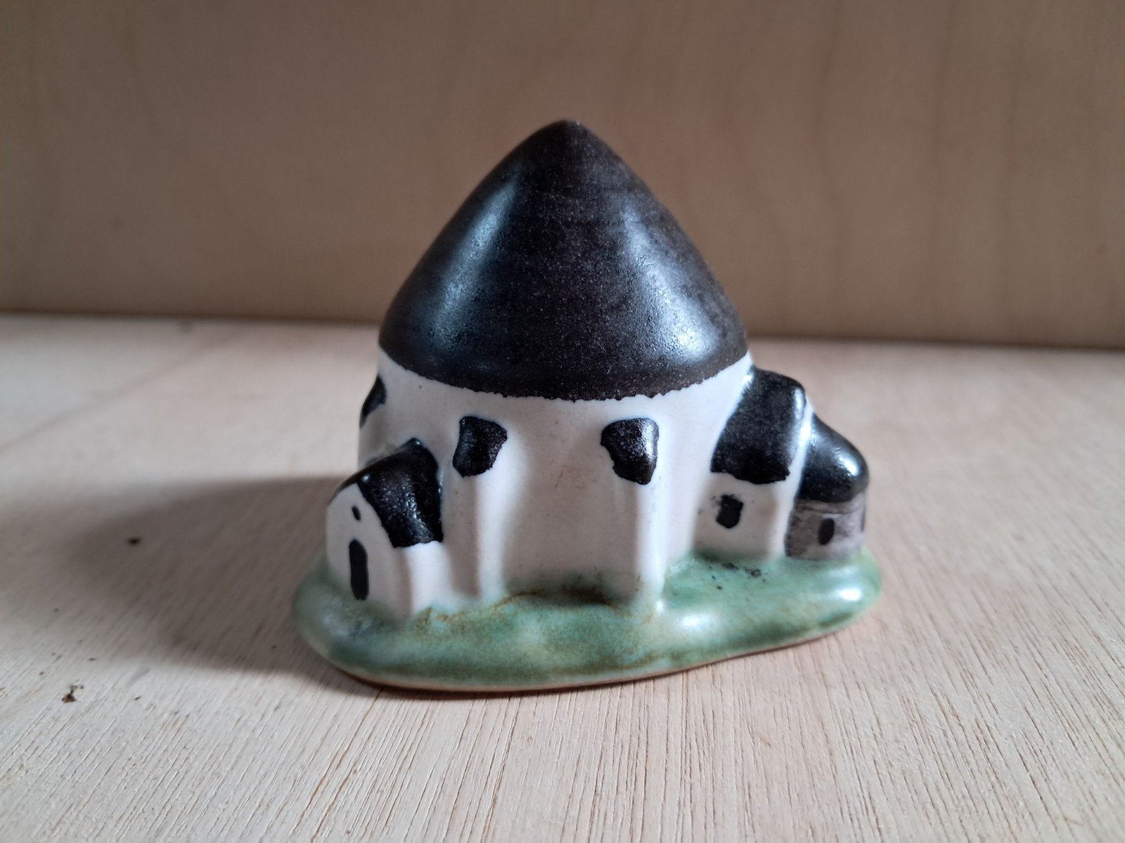 Vintage keramieken rondkerkje van Johgus, Antiek en Kunst, Ophalen of Verzenden