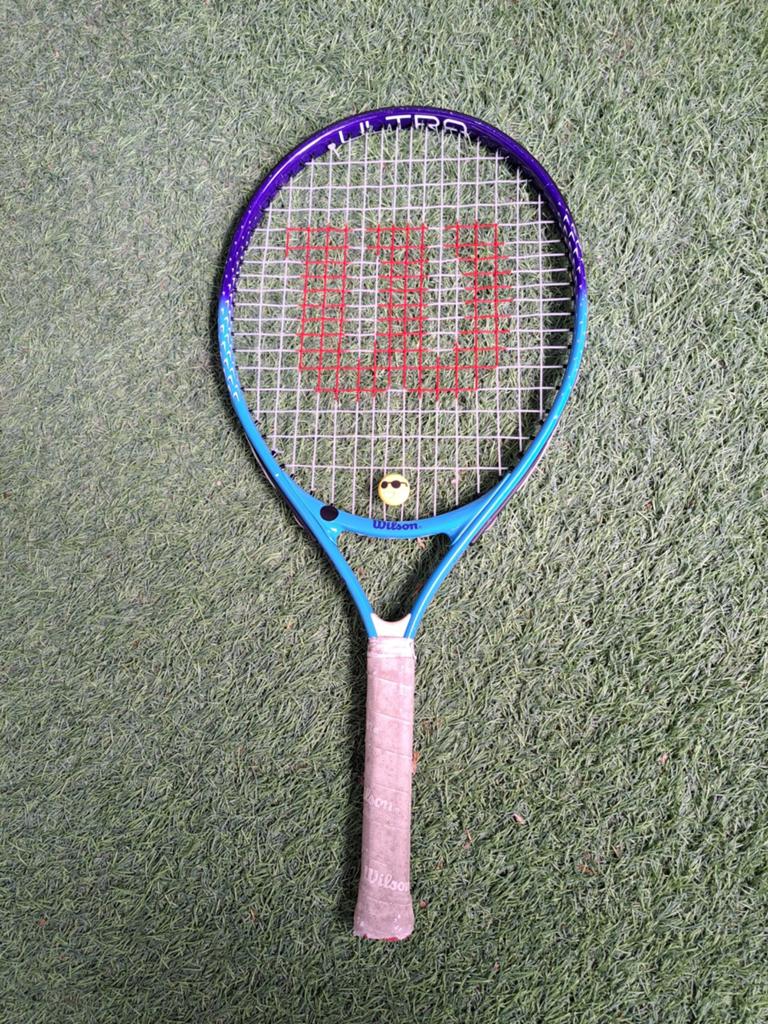 Wilson Ultra blue Junior 23" tennisracket donker blauw-licht, Sport en Fitness, Tennis, Ophalen of Verzenden, Gebruikt, Racket