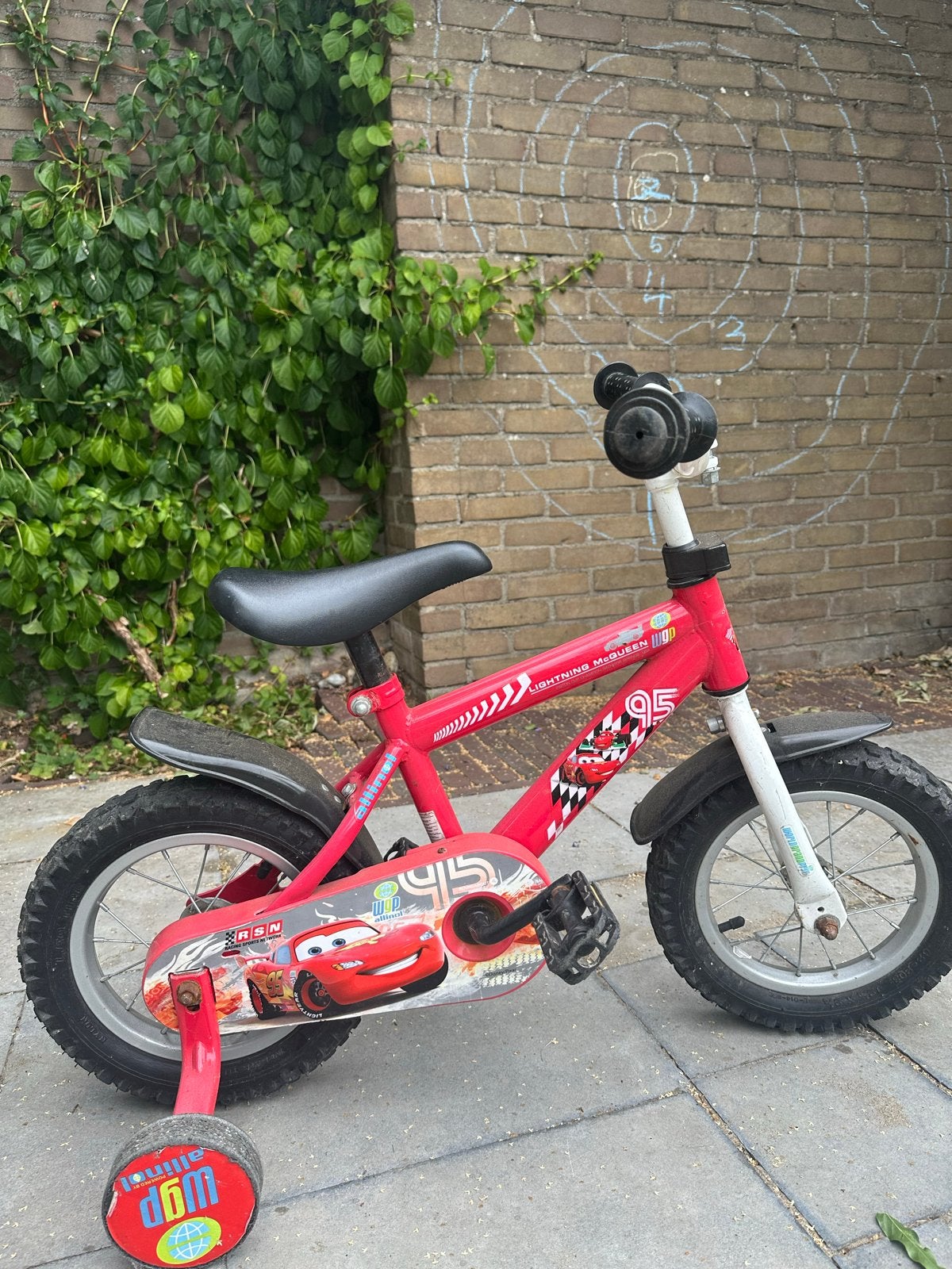 Kinderfiets Cars 12 inch met zijwieltjes, Fietsen en Brommers, Fietsen | Kinderfietsjes, Ophalen, Terugtraprem, Zijwieltjes, Gebruikt
