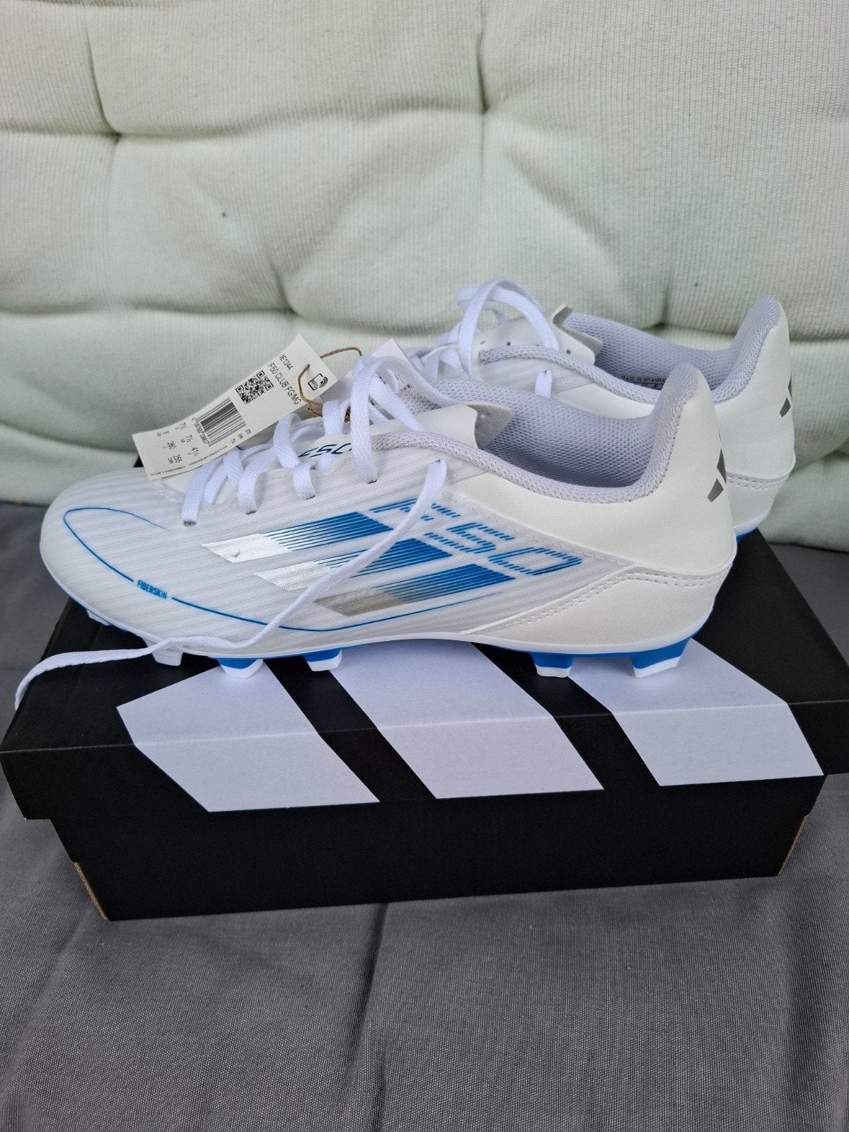 Nieuwe adidas f50 voetbalschoenen. Maat 41 1/3, Maat XS of kleiner, Ophalen of Verzenden, Nieuw, Schoenen