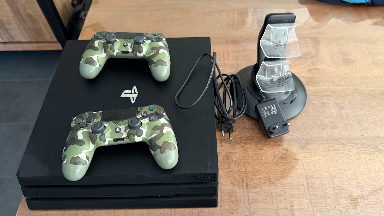 PS 4 Pro met Thrustmaster T300 RS GT + Diverse spellen., Spelcomputers en Games, Spelcomputers | Sony PlayStation 4, Gebruikt