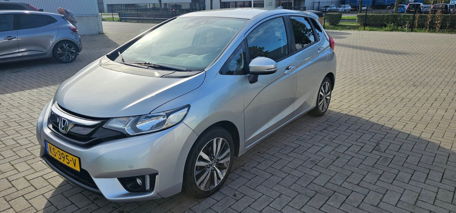 Honda Jazz 1.3 I-vtec 102pk CVT 2016 Grijs, Auto's, Dealer onderhouden, 4 cilinders, 1070 kg, 49 €/maand