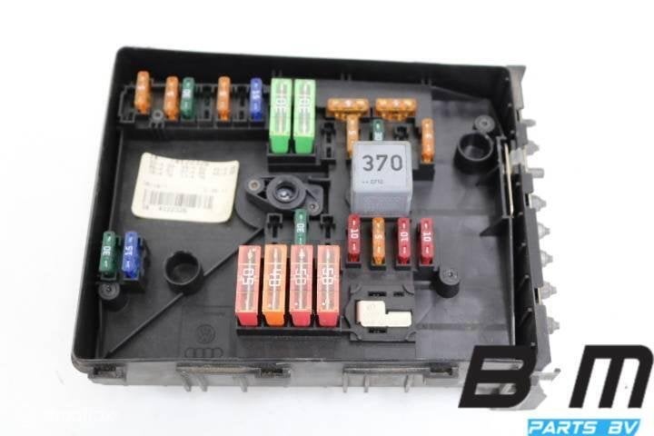 Zekeringkast in motorruimte VW Jetta 1K 1K0937125A, Gebruikt