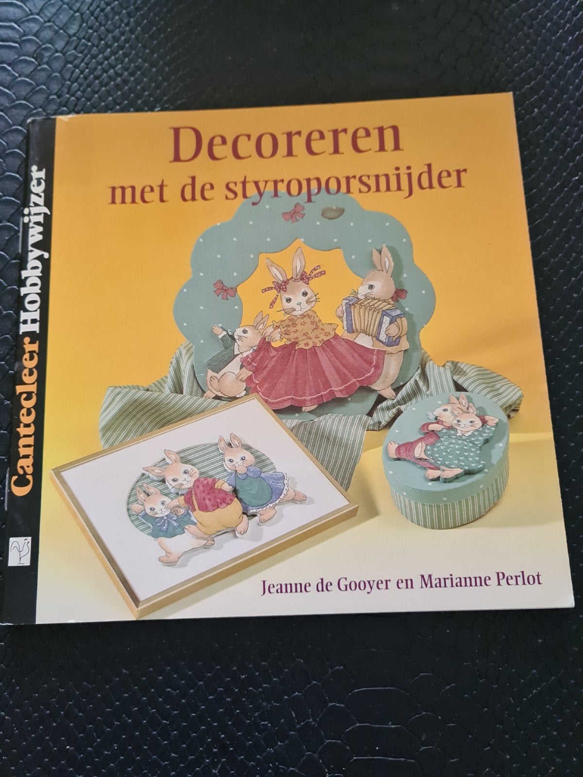 M. Perlot - Decoreren met de styroporsnijder, Ophalen of Verzenden, Zo goed als nieuw, M. Perlot; J. de Gooyer