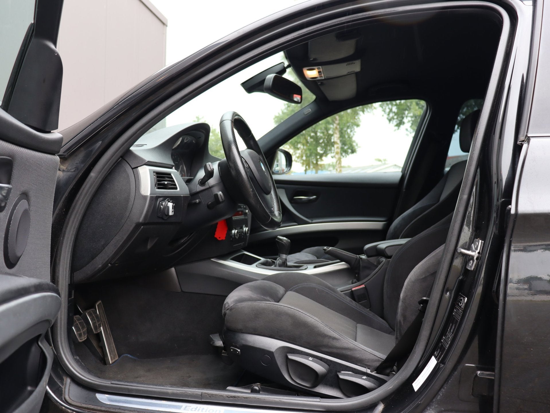 Foto 10 van BMW 3-serie 320i Executive M-sport airco LM cruise