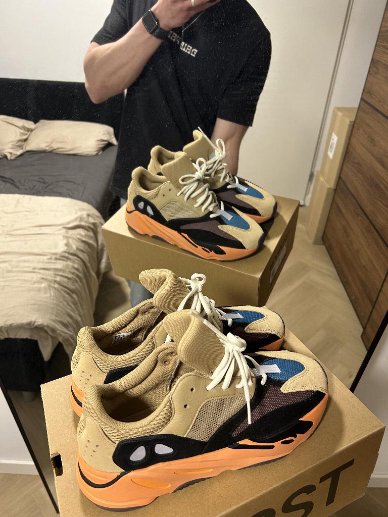 Yeezy 700 wash orange maat 44,5, Ophalen of Verzenden, Nieuw, Overige kleuren