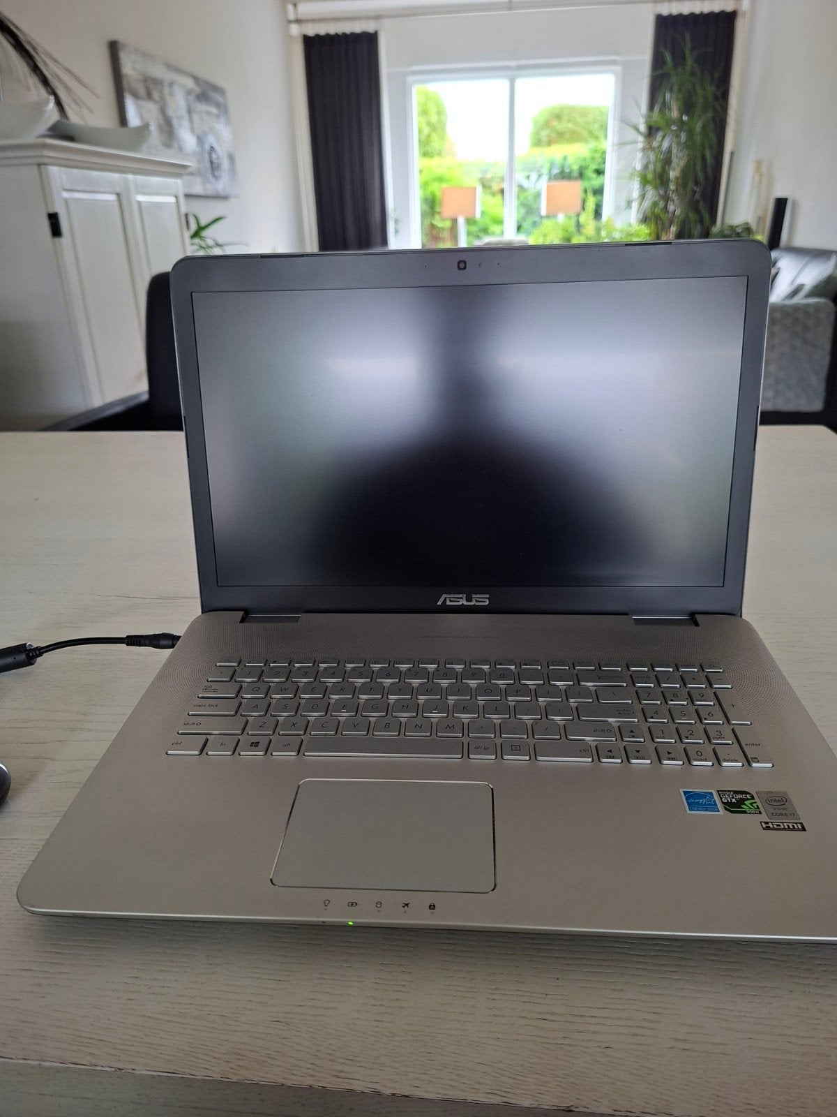 Asus laptop 17 inch met muis, adapter en tas, Computers en Software, Gebruikt, Met videokaart, Qwerty, 8 GB