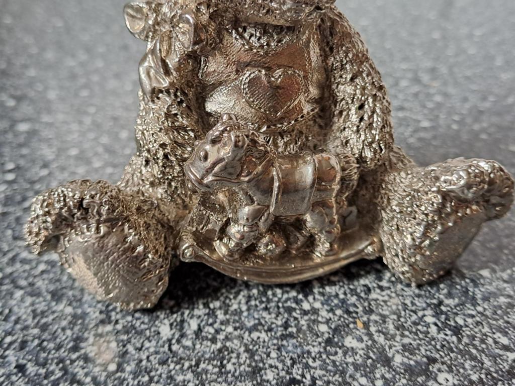 Verzilverd beertje beeldje, Verzamelen, Beren en Cherished Teddies, Overige merken, Ophalen of Verzenden, N.v.t, N.v.t