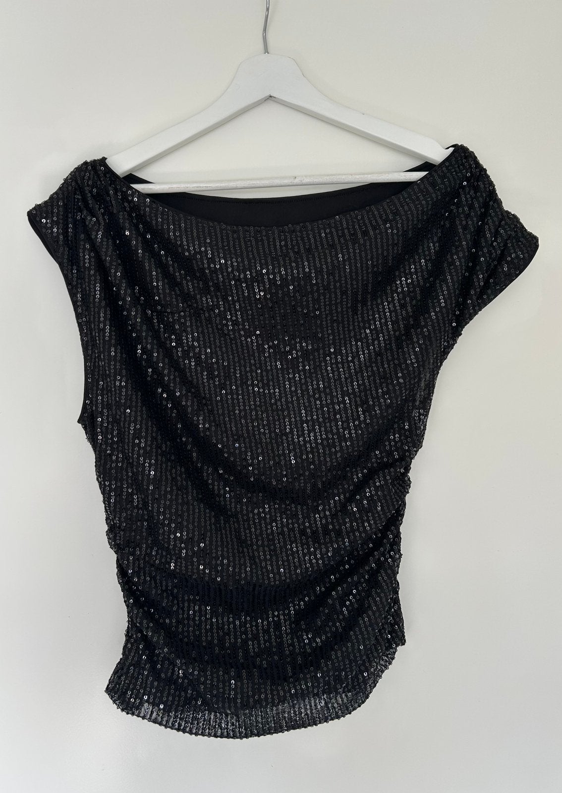 Zwarte one shoulder top met pailletten maat M, Kleding | Dames, Tops, Maat 38/40 (M), Zwart, Ophalen of Verzenden, Zo goed als nieuw