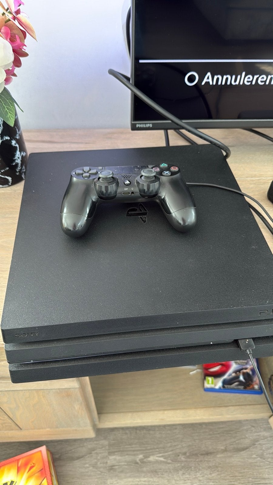 Goed werkende PS4 Pro 1TB met 2 controllers en 12 spellen, Spelcomputers en Games, Ophalen of Verzenden, Zo goed als nieuw, Zwart