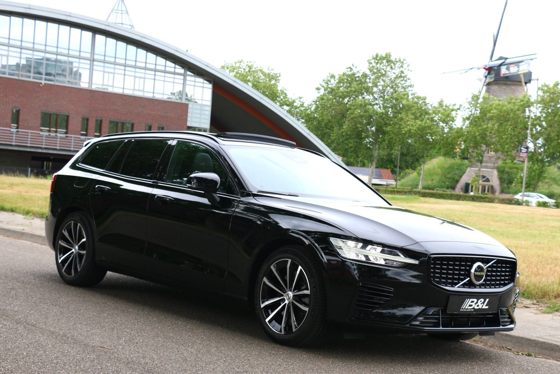 Volvo V60 2.0 T8 Plug-in Hybride Long Range R-Design AWD Ult, Automaat, Gebruikt, Euro 6, 4 cilinders