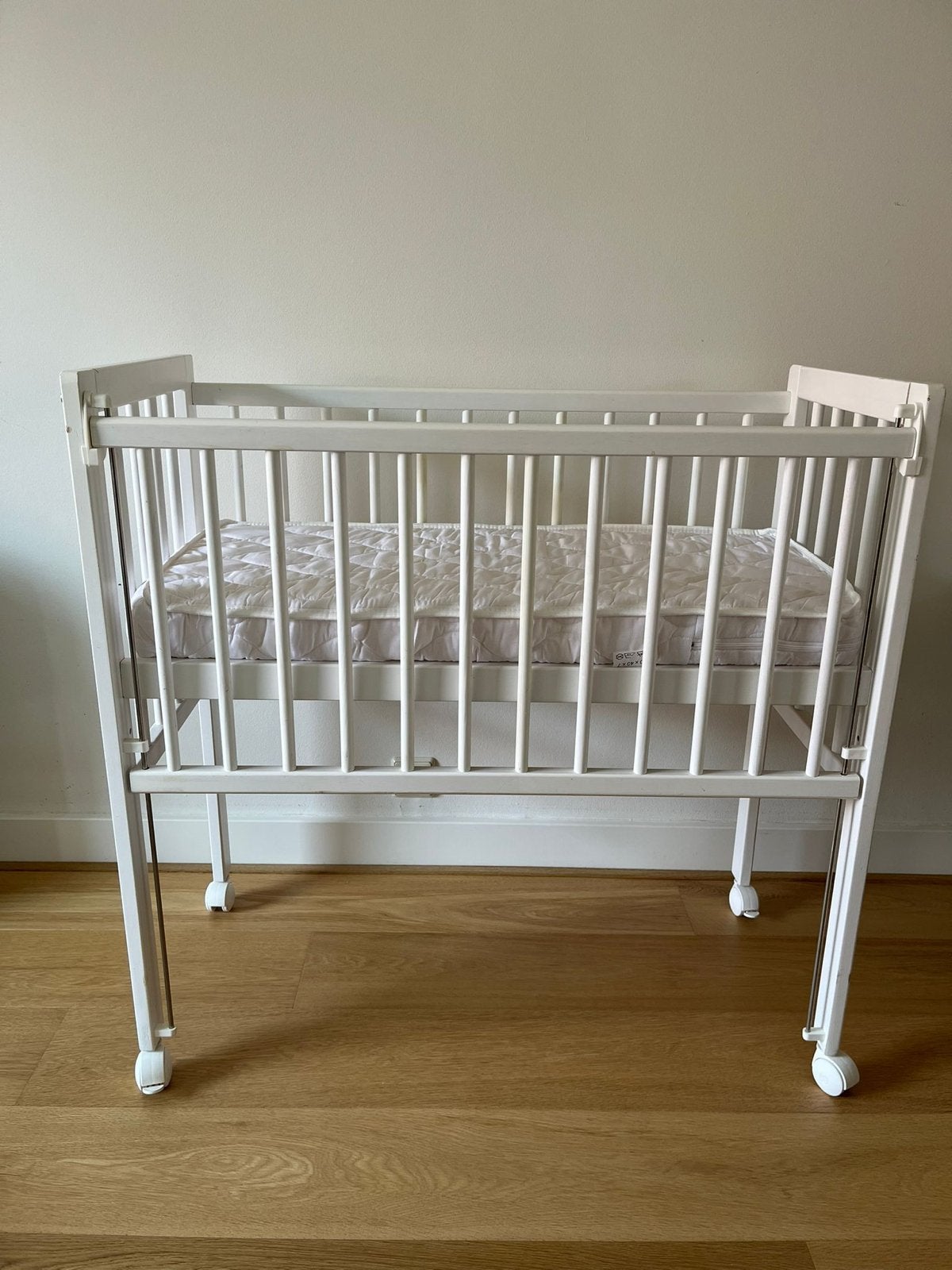 Co-sleeper Petit Amelie inclusief matras, Kinderen en Baby's, Babywiegjes en Ledikanten, Ophalen, Zo goed als nieuw, Wieg