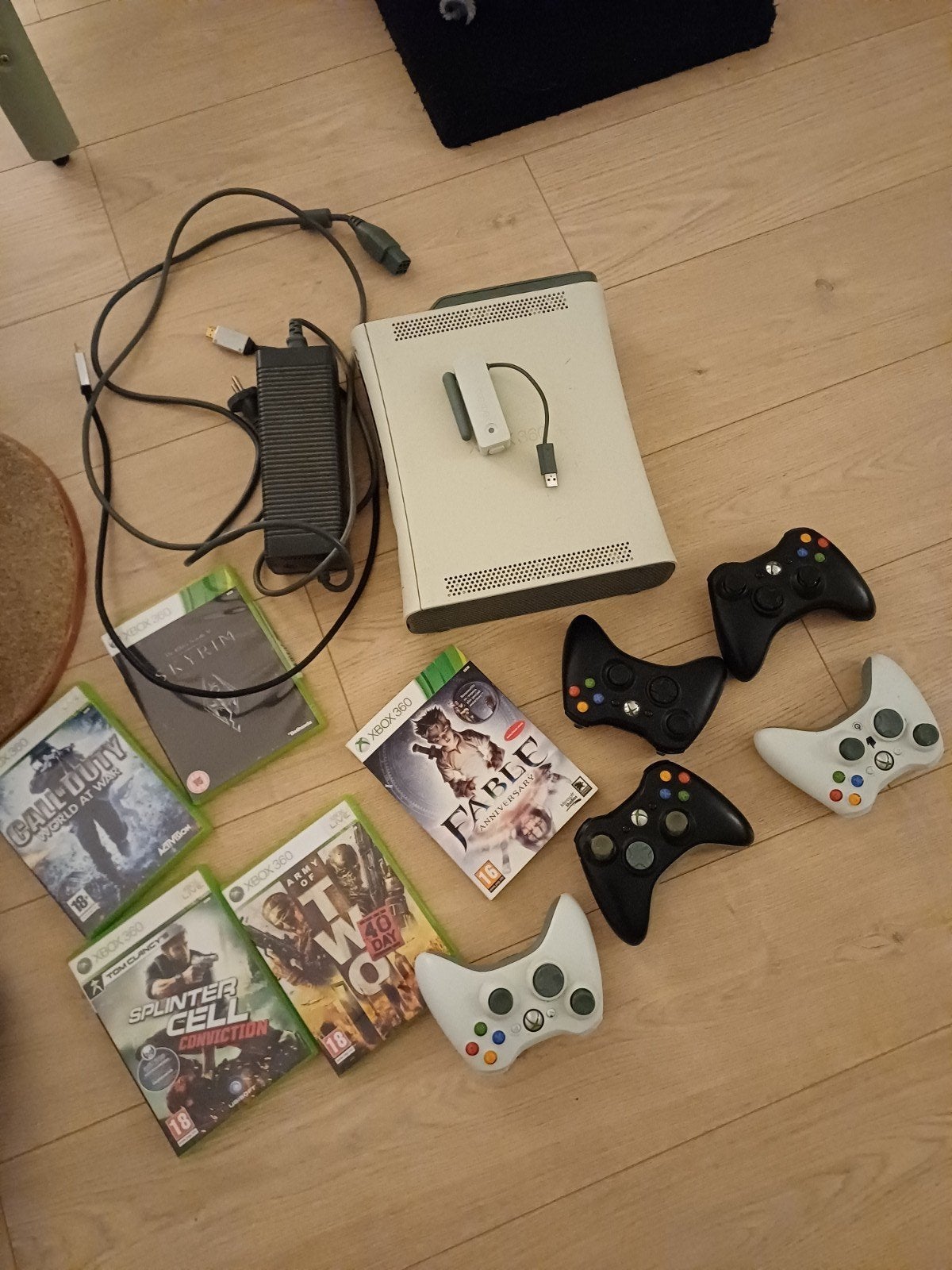 Xbox 360 met 2 controllers en 5 games, Ophalen, Gebruikt, Vanaf 18 jaar, Eén computer