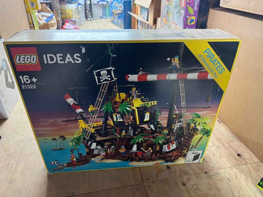 Lege lego doos 21322, Ophalen, Nieuw