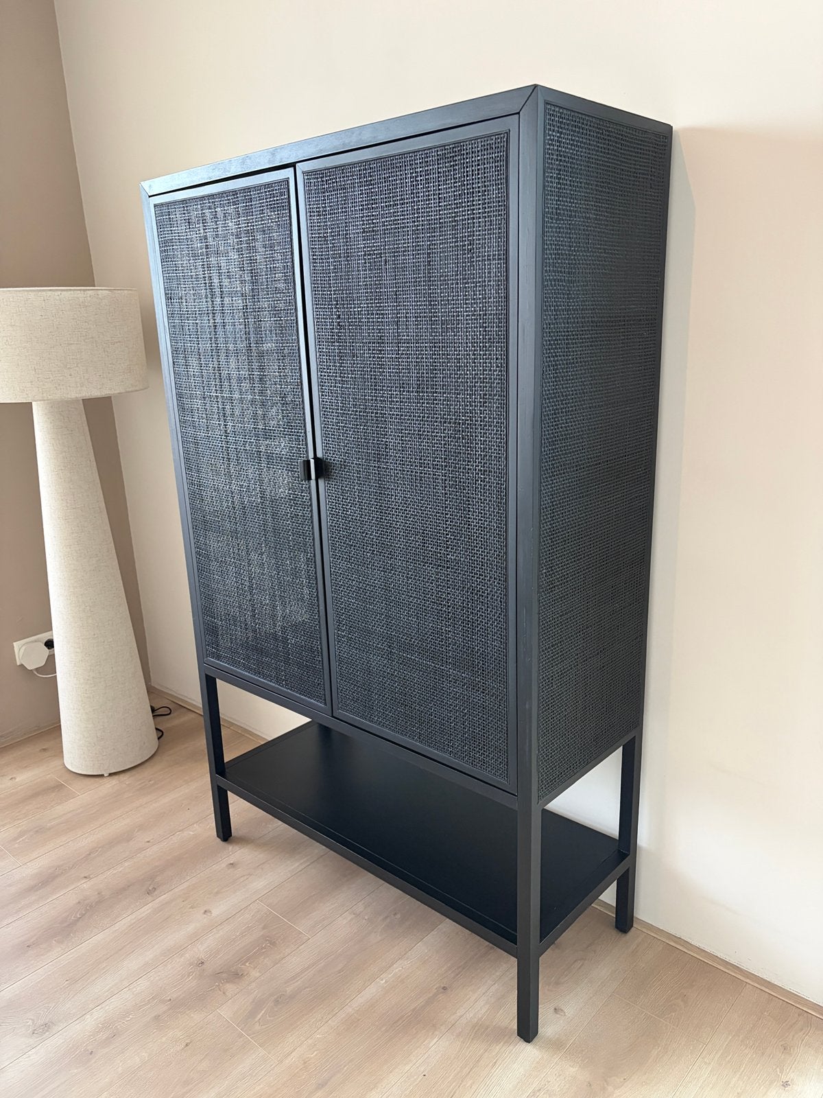 KARWEI wandkast Alexia 2-deurs zwart webbing, Ophalen, Met deur(en), 50 tot 100 cm, Zo goed als nieuw