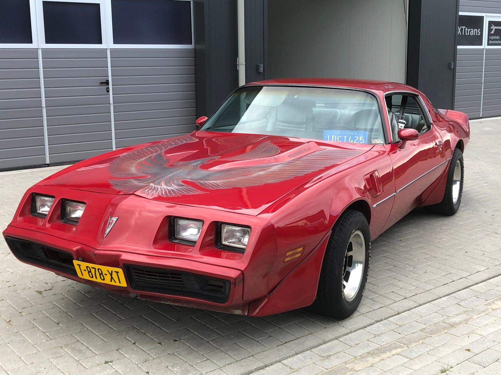 Pontiac 1981 Rood, Achterwielaandrijving, Grijs, Particulier, 4 stoelen