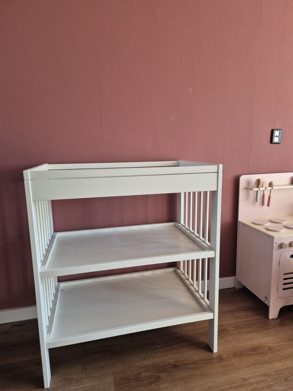 Mooie witte IKEA commode met 2 planken, Ophalen, Gebruikt, 50 tot 70 cm, 75 tot 100 cm
