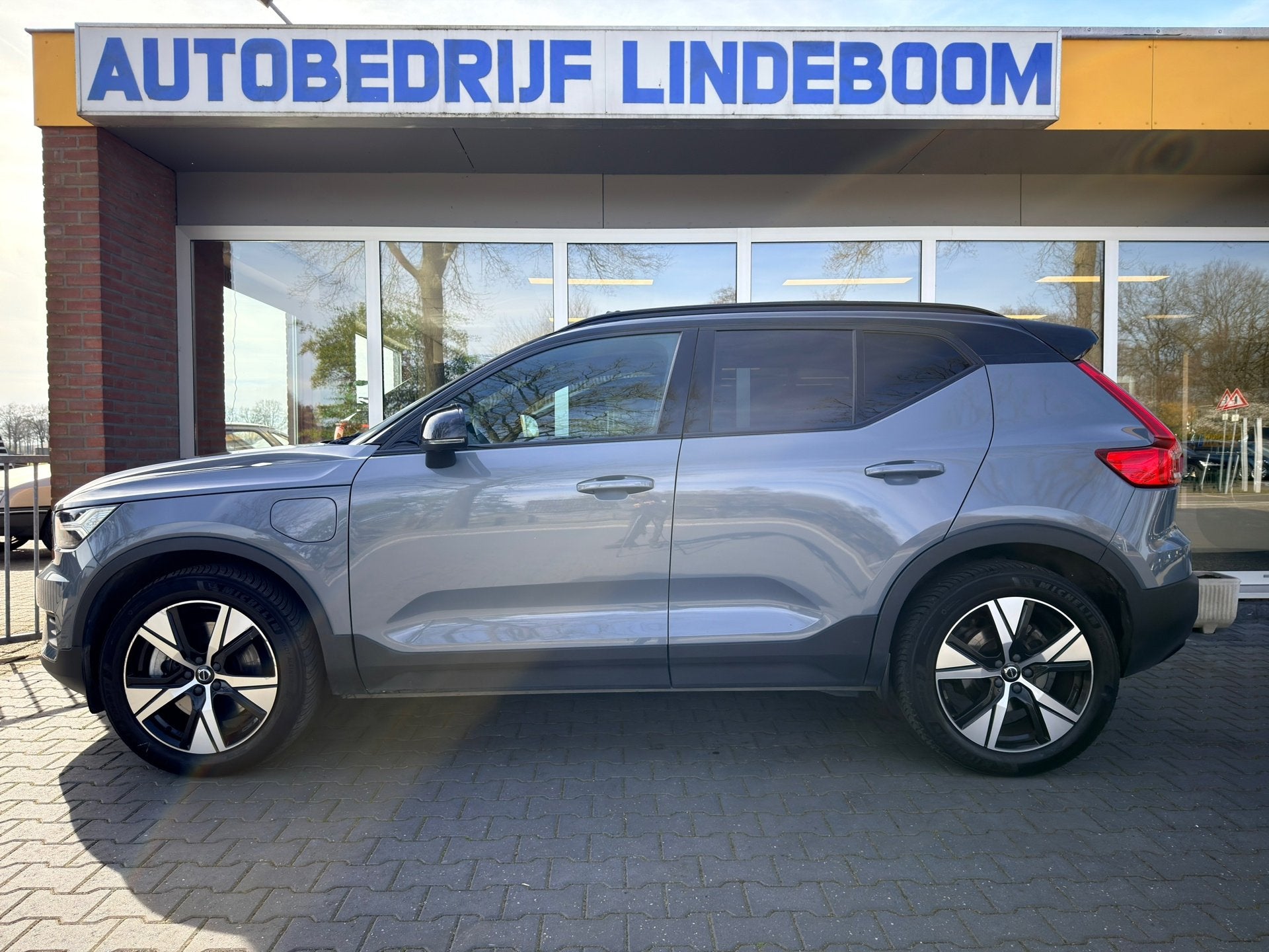 Volvo XC40 1.5 T4 Recharge R-Design, Pano, 360 camera,, Auto's, Volvo, 48 km/l, 129 pk, Blauw, Automatische klimaatregeling
