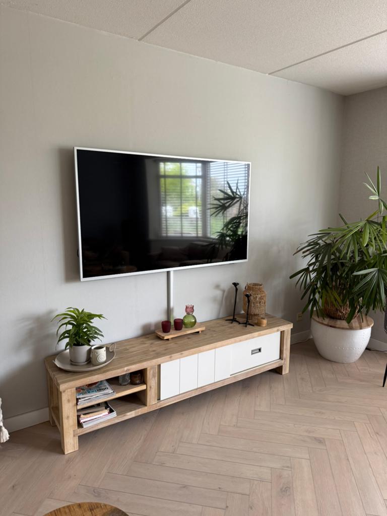 TV dressoir Istrana Henders & Hazel, Ophalen, 150 tot 200 cm, Zo goed als nieuw, Minder dan 100 cm