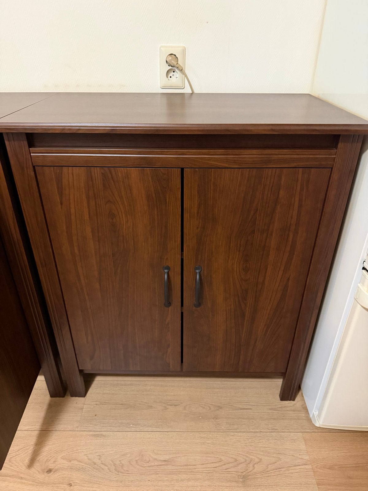 2 x Ikea Brusali Donkerbruine kast met twee deuren, Ophalen, Gebruikt