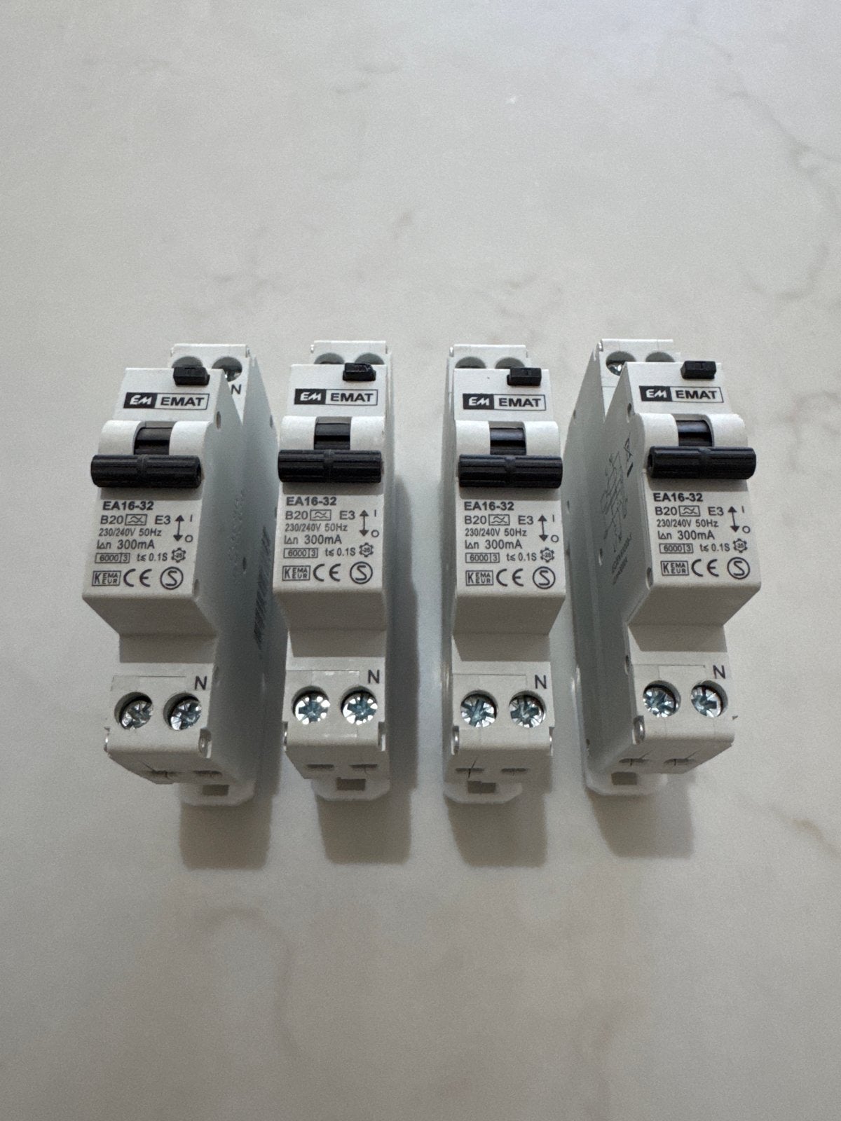 4 stuks EMAT Aardlekautomaat B20 1P+N 300mA Type A, Ophalen of Verzenden, Nieuw, Emat, Aardlekautomaat