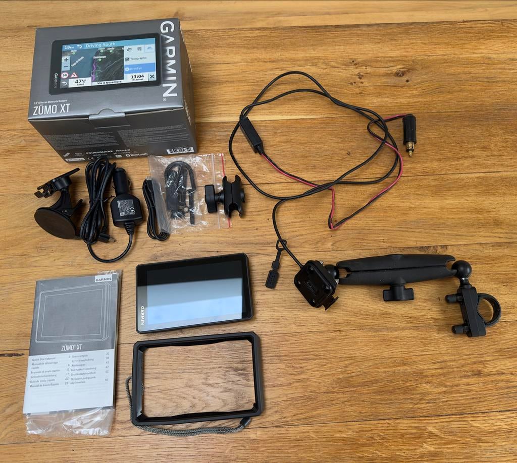 Garmin Zūmo XT Motorfiets Navigator + RAM mounts, Ophalen of Verzenden, Zo goed als nieuw