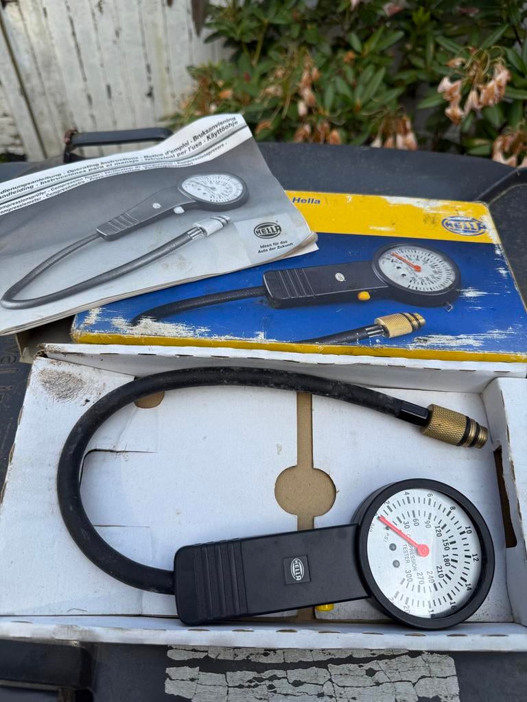 Compressie meter - Hella - Motor compressietester, Auto diversen, Autogereedschap, Ophalen of Verzenden, Zo goed als nieuw
