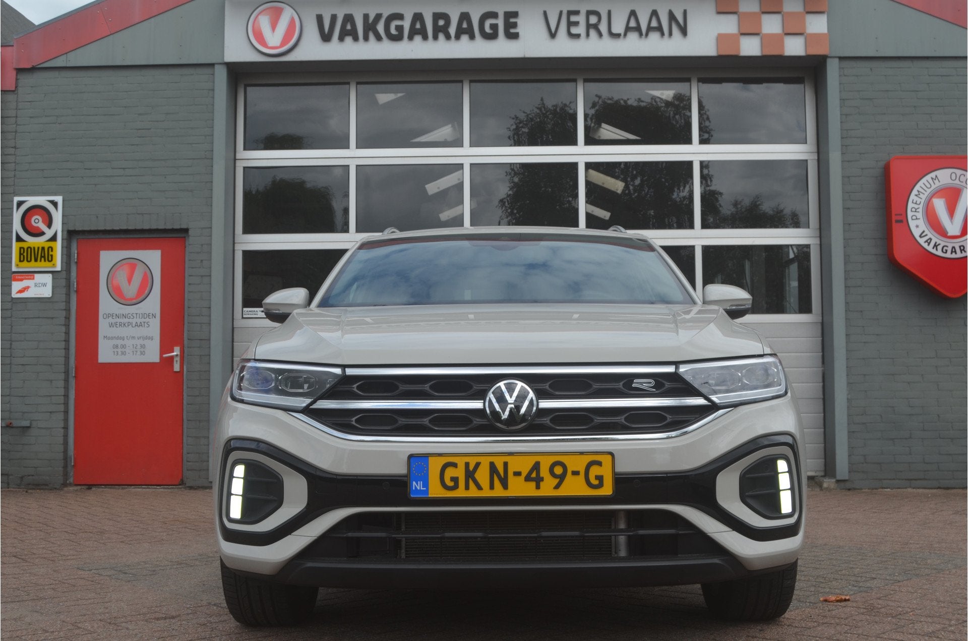 Volkswagen T-Roc 1.5 TSI R-Line IQ led luxe 12 mnd. gar., 12 maanden, 1258 kg, Euro 6, 4 cilinders