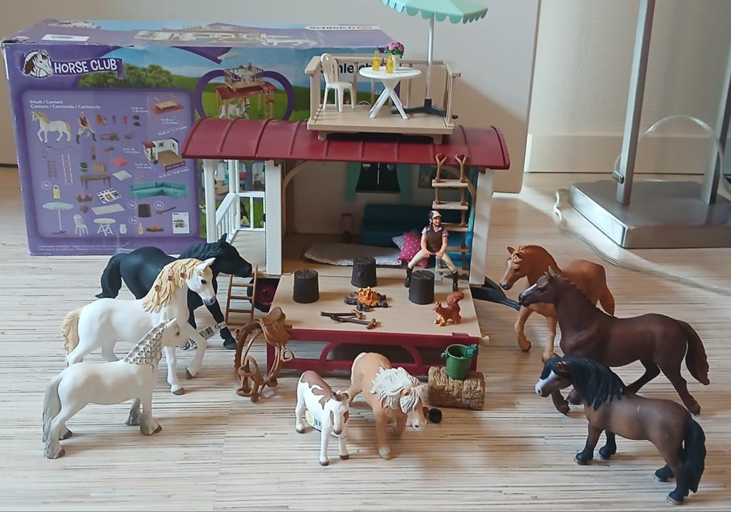 Schleich caravan/clubhuis met extra paarden!, Ophalen of Verzenden, Zo goed als nieuw