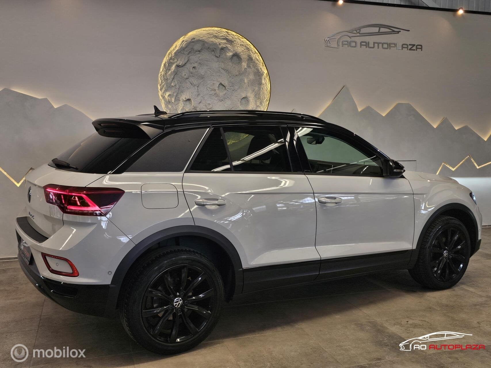 Volkswagen T-Roc 1.5 TSI Style Ascot grey/Panorama/Keyless/I, 1258 kg, 1498 cc, Zwart, 4 cilinders