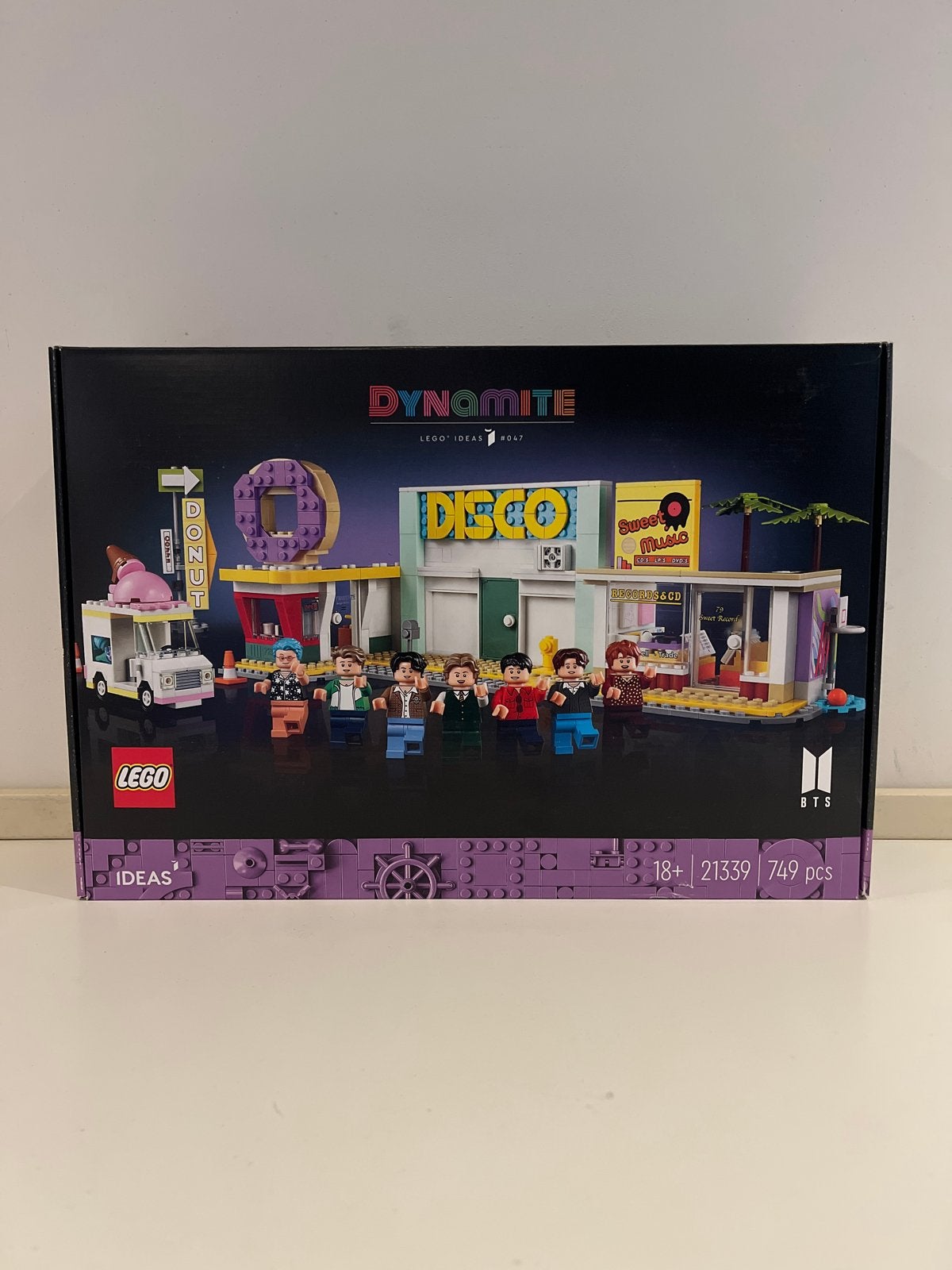 LEGO Ideas 21339 BTS Dynamite - Nieuw en Ongeopend, Inclusief minifiguren, Lego, Nieuw, Ophalen of Verzenden