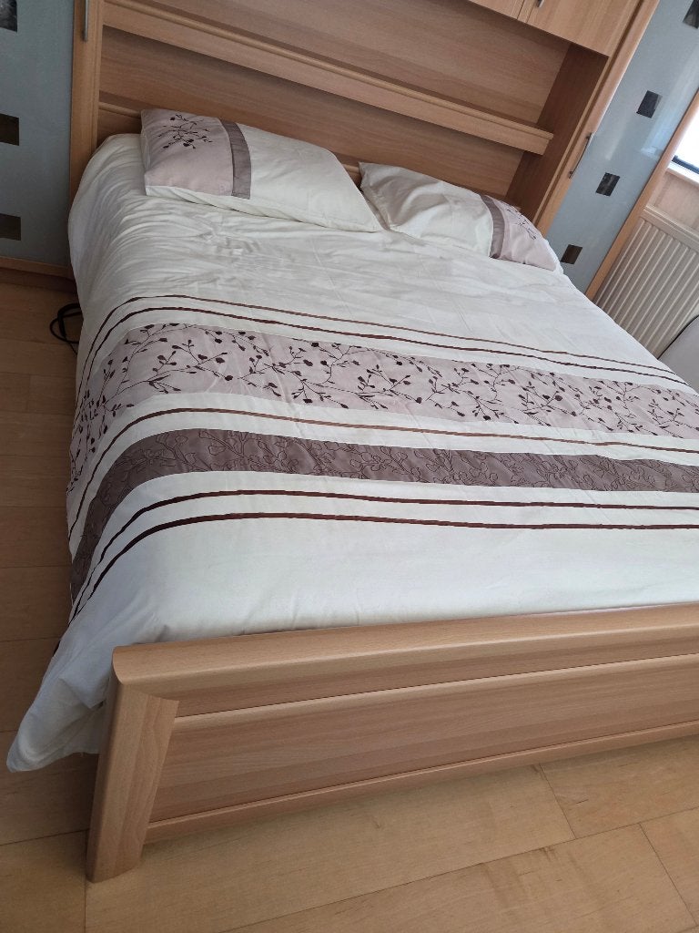 Foto 4 van Tweepersoonsbed met ombouw en opbergruimte