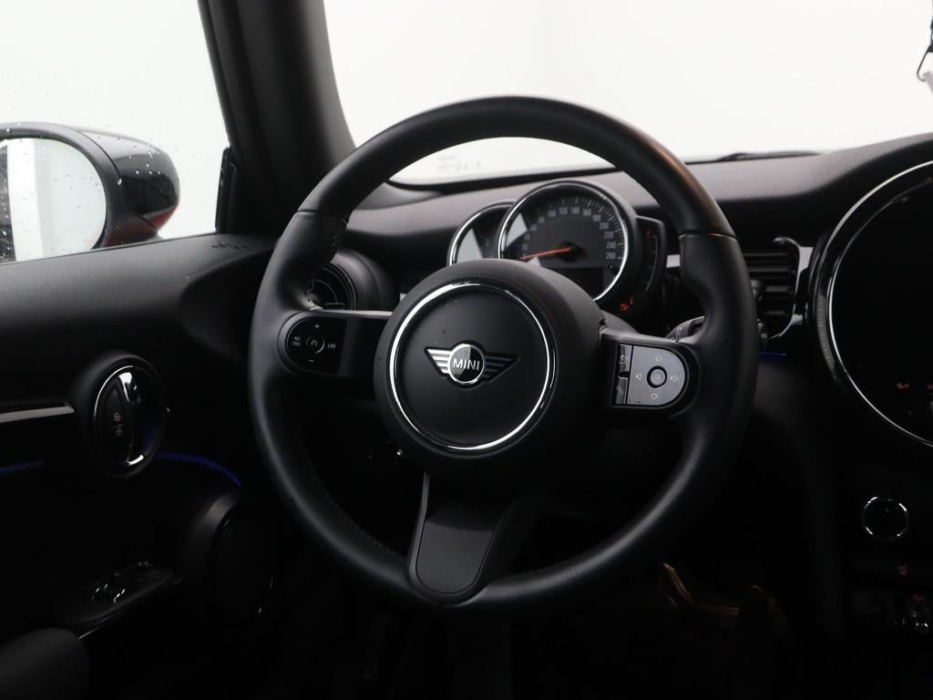 MINI 3-deurs Cooper Camden Edition Aut. (bj 2023, automaat), 136 pk, Gebruikt, Met garantie (alle), 4 stoelen