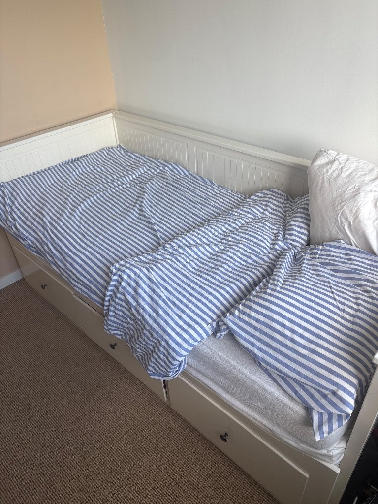 Hemnes bed Ikea incl. 2 matrassen, Huis en Inrichting, Ophalen, Eenpersoons, Wit, 80 cm