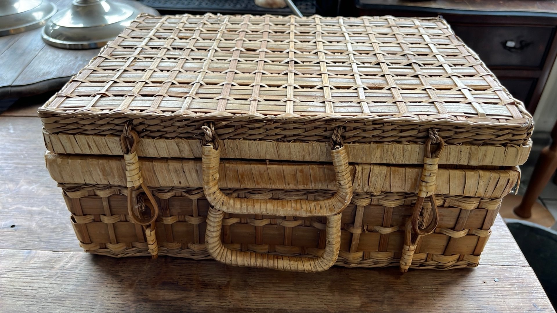 Vintage rieten mand/koffer - Perfect voor decoratie, Huis en Inrichting, Gebruikt, Mand, Ophalen of Verzenden, Riet