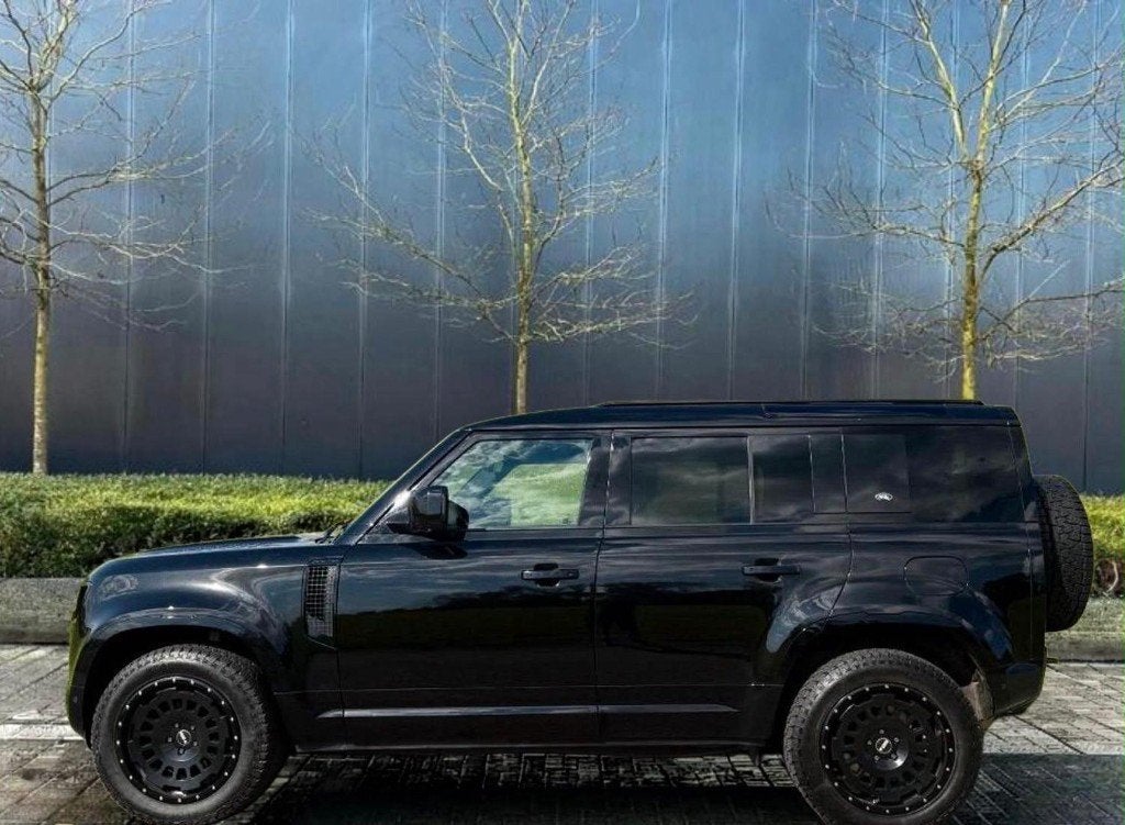 Land Rover Defender 110 P 400 e HSE | Pano | Lucht | BTW, Auto's, Land Rover, Automaat, 404 pk, 4 cilinders, 3000 kg