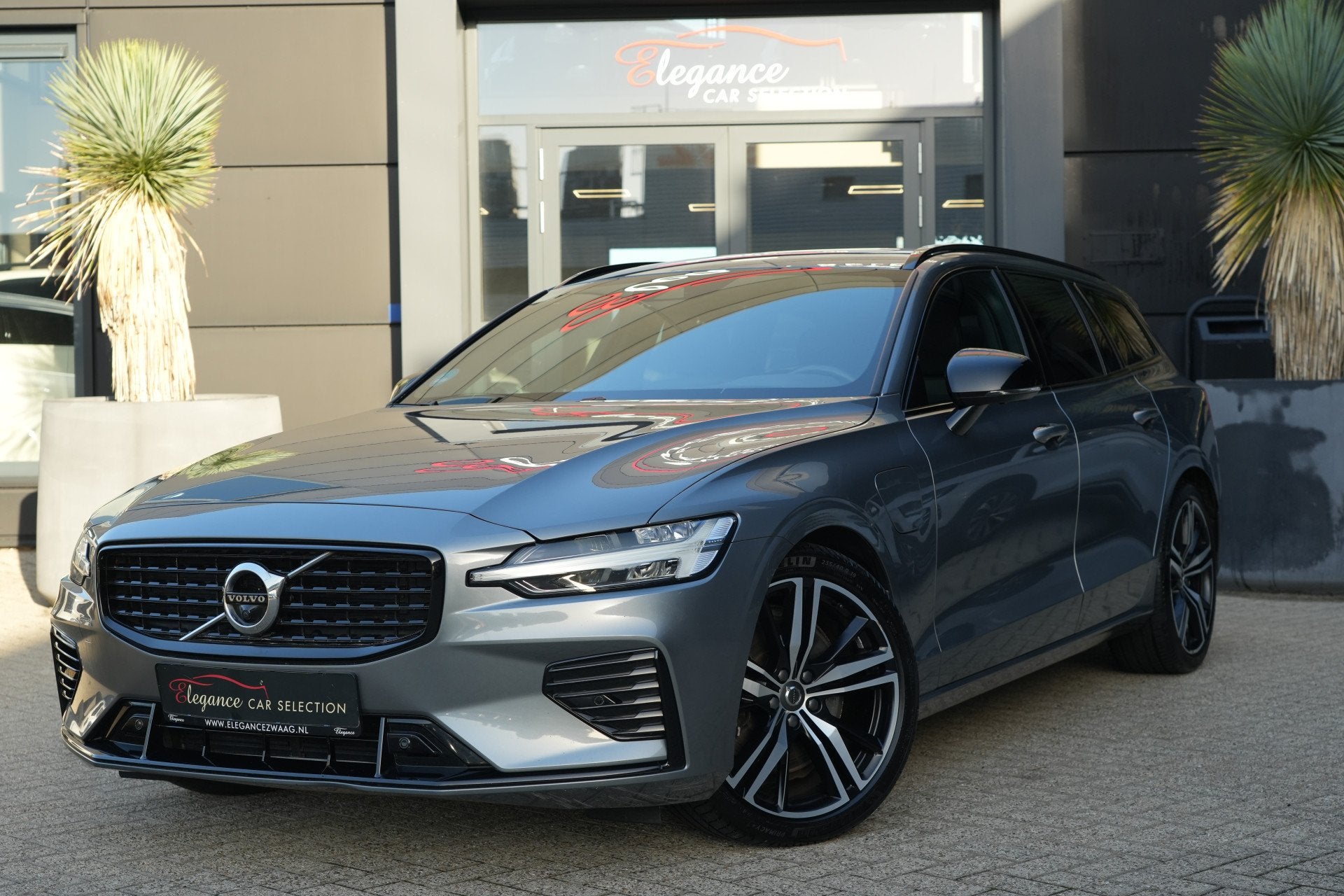 Volvo V60 2.0 T6 Recharge AWD R-Design | 340 PK | Panoramada, Gebruikt, Leder en Stof, 340 pk, Origineel Nederlands