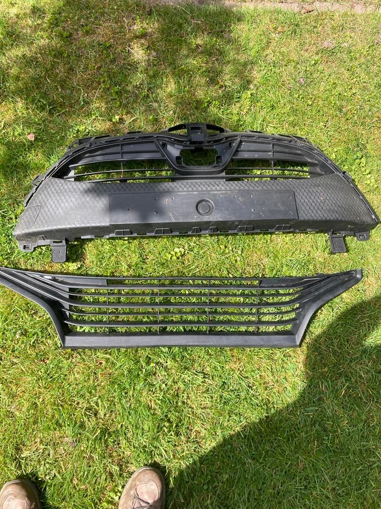 Grille Toyota Yaris vanaf 2021, Auto-onderdelen, Ophalen, Gebruikt, Voor, Toyota