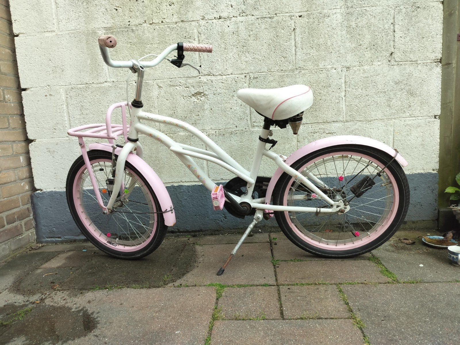 Roze/witte kinderfiets met voordrager, Ophalen, Gebruikt, Terugtraprem, 16 tot 20 inch