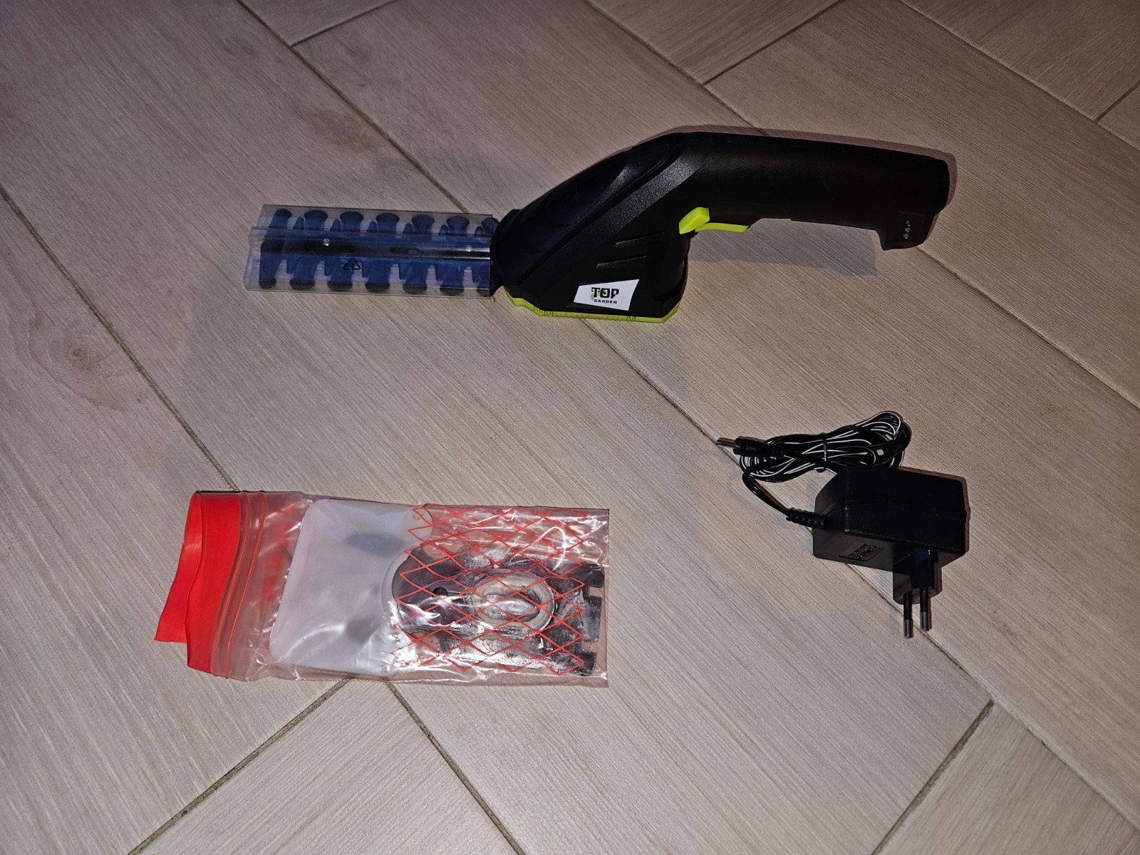 Heggenschaar en kantenknipper set, Ophalen, Gebruikt, Accu, TOP GARDEN
