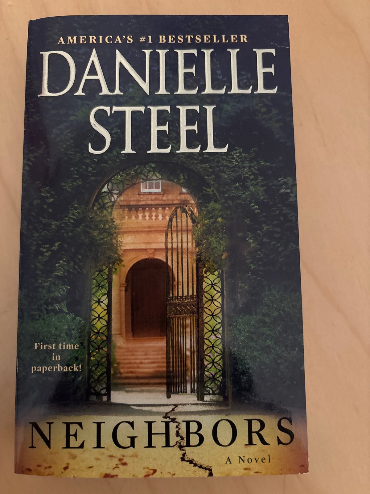 Danielle Steel - Neighbors (Paperback), Ophalen of Verzenden, Zo goed als nieuw, Amerika