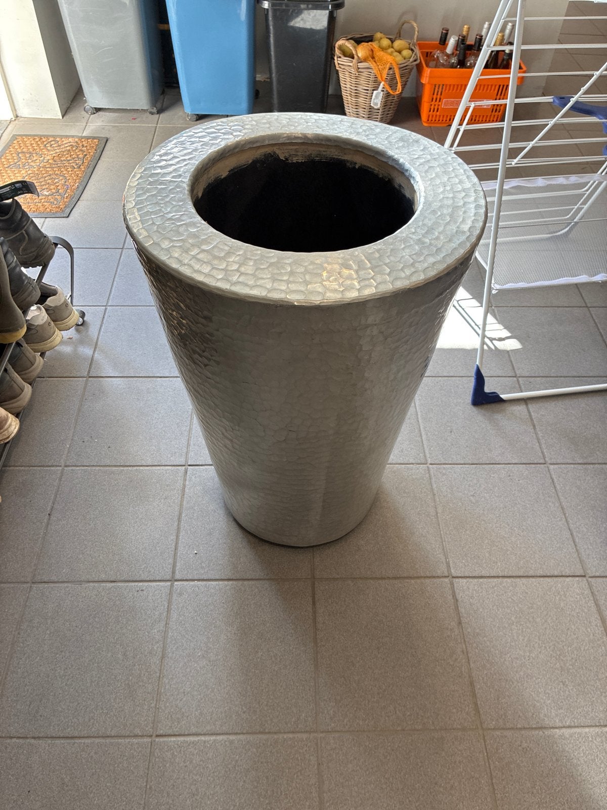 Foto 2 van Grote RVS sierpot voor planten op wieltjes
